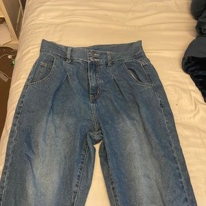 never worn baggy blue jeans.